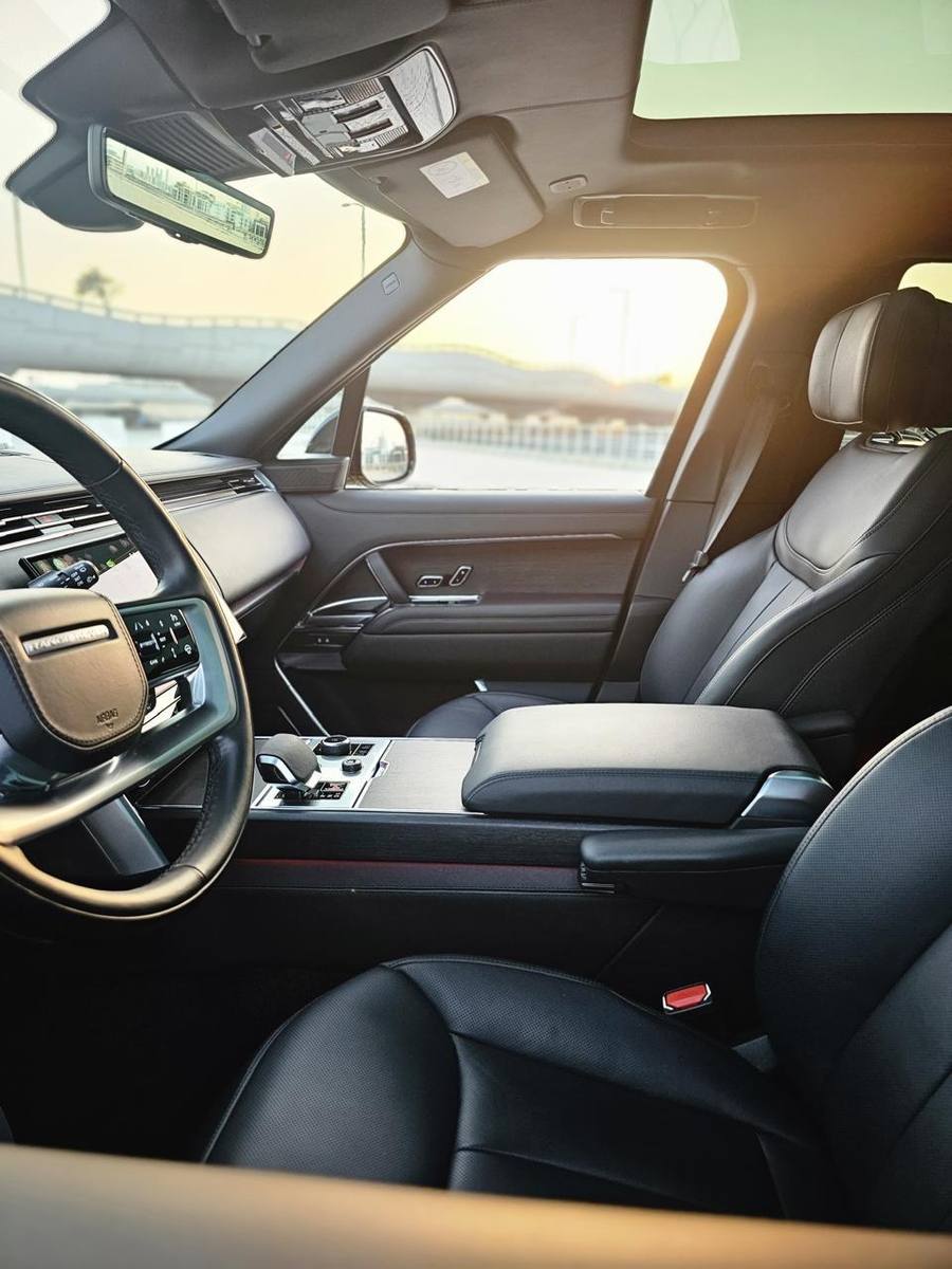 Range Rover — full cabin