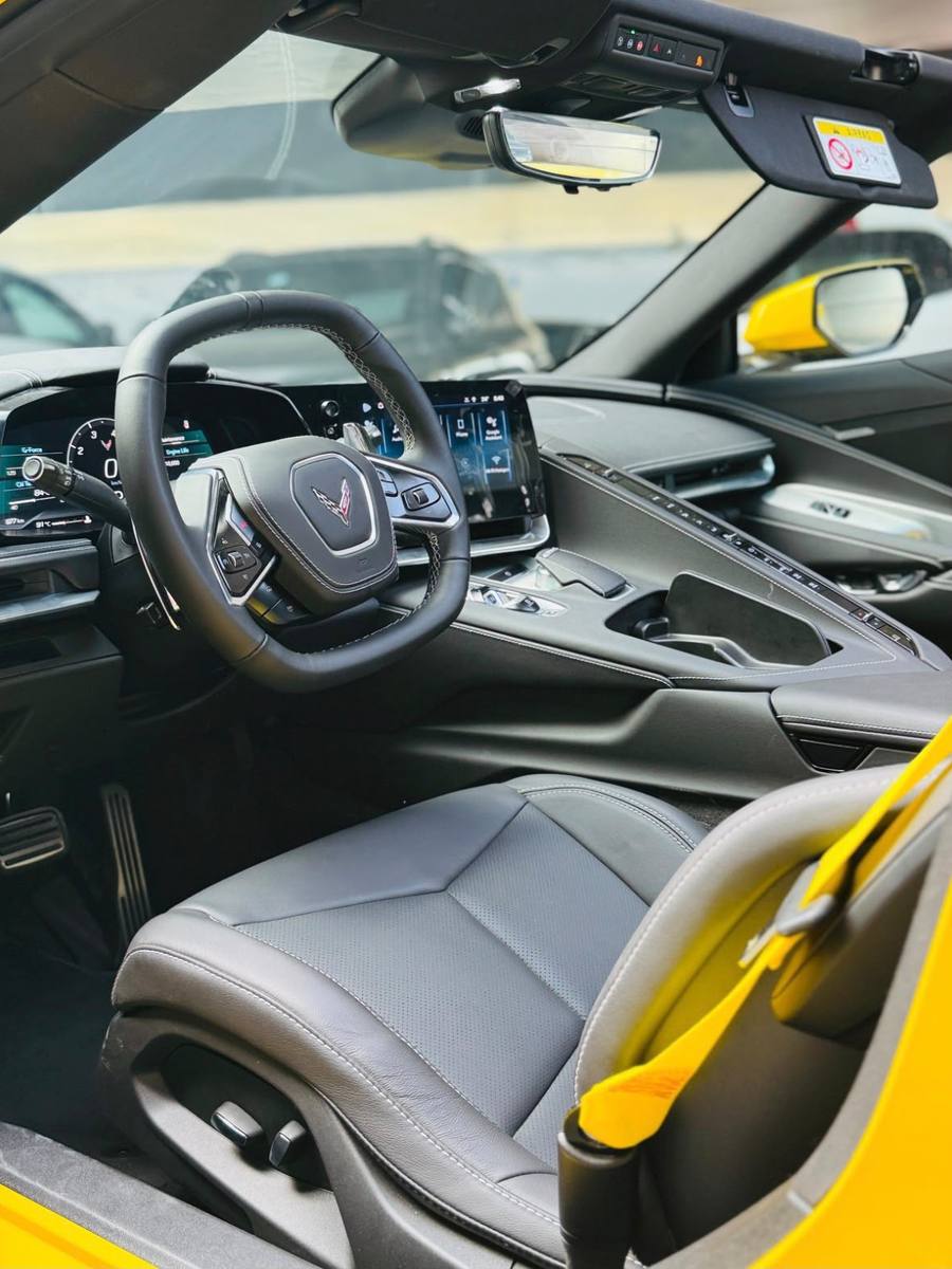 Corvette C8 — cockpit